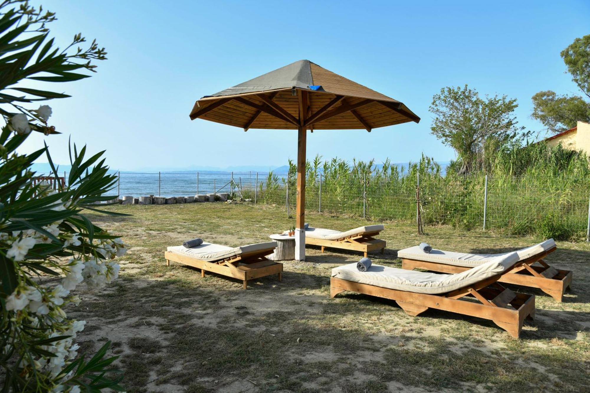Villa Vasilikis Sea House à Lefkimi Extérieur photo