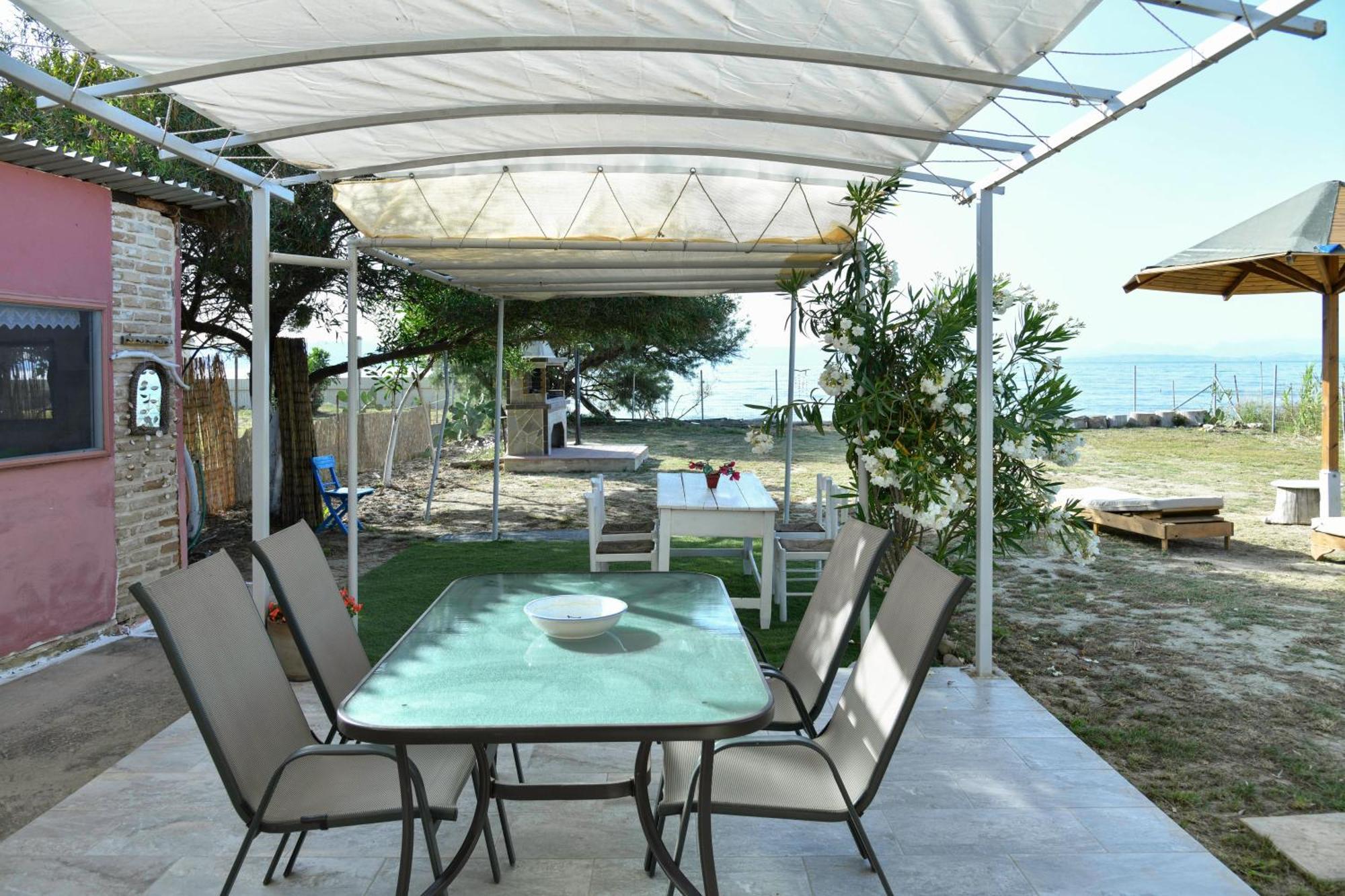 Villa Vasilikis Sea House à Lefkimi Extérieur photo